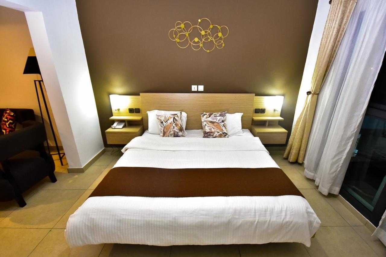 Robert'S Hotel 阿比让 外观 照片