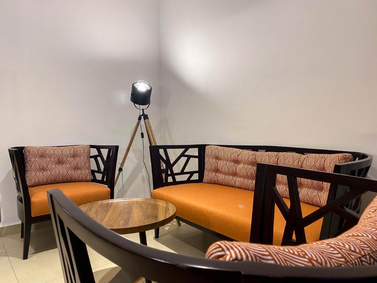 Robert'S Hotel 阿比让 外观 照片