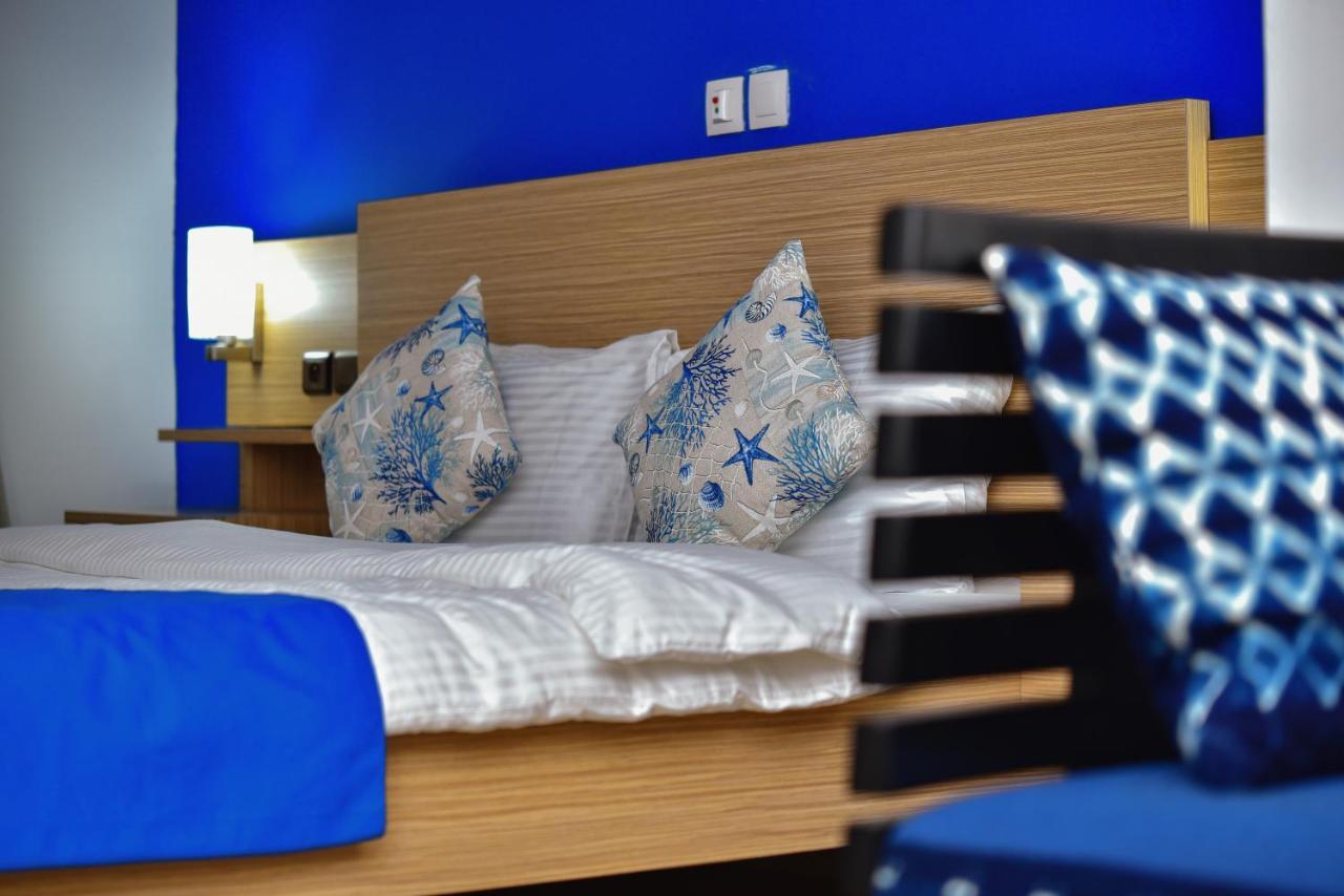 Robert'S Hotel 阿比让 外观 照片