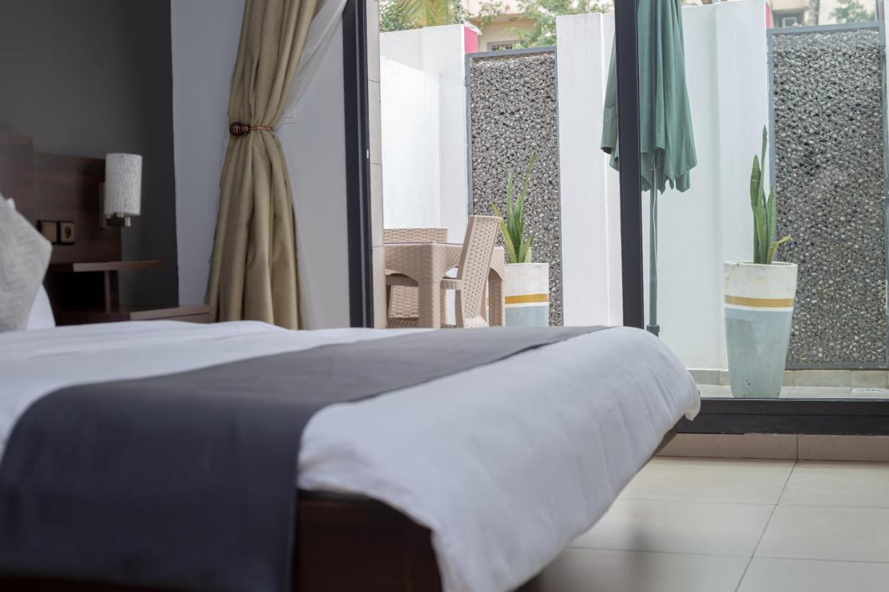 Robert'S Hotel 阿比让 外观 照片