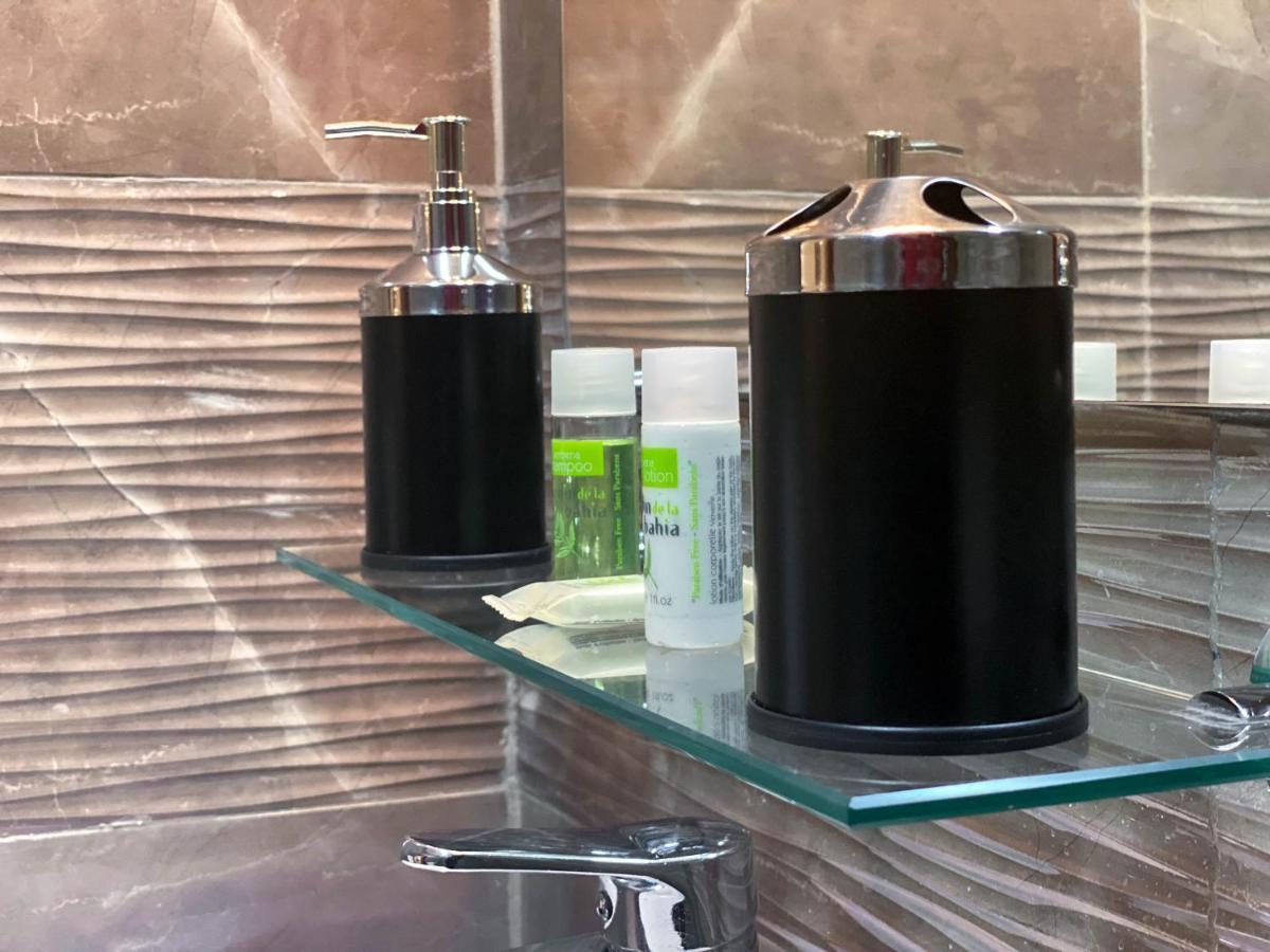 Robert'S Hotel 阿比让 外观 照片