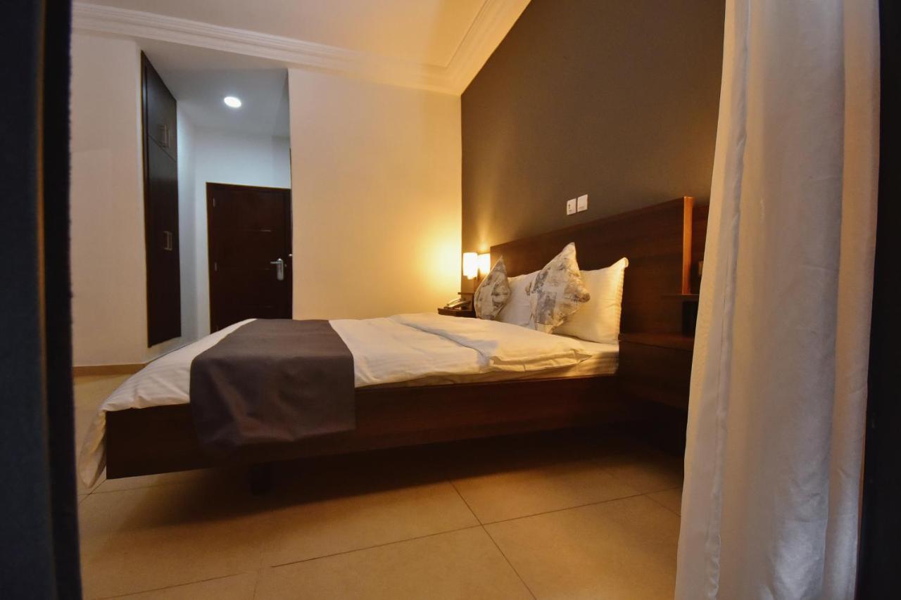 Robert'S Hotel 阿比让 外观 照片
